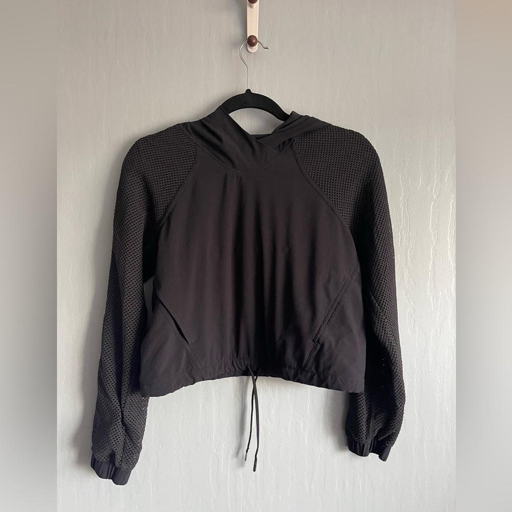 Lululemon Catch a Breeze Black Cropped Pullover Hoodie Fits like Women’s Size 2 - Picture 2 of 14